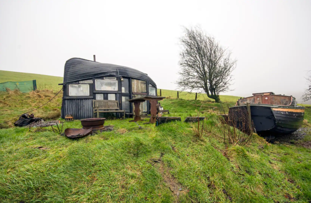 unique airbnb stays uk boat