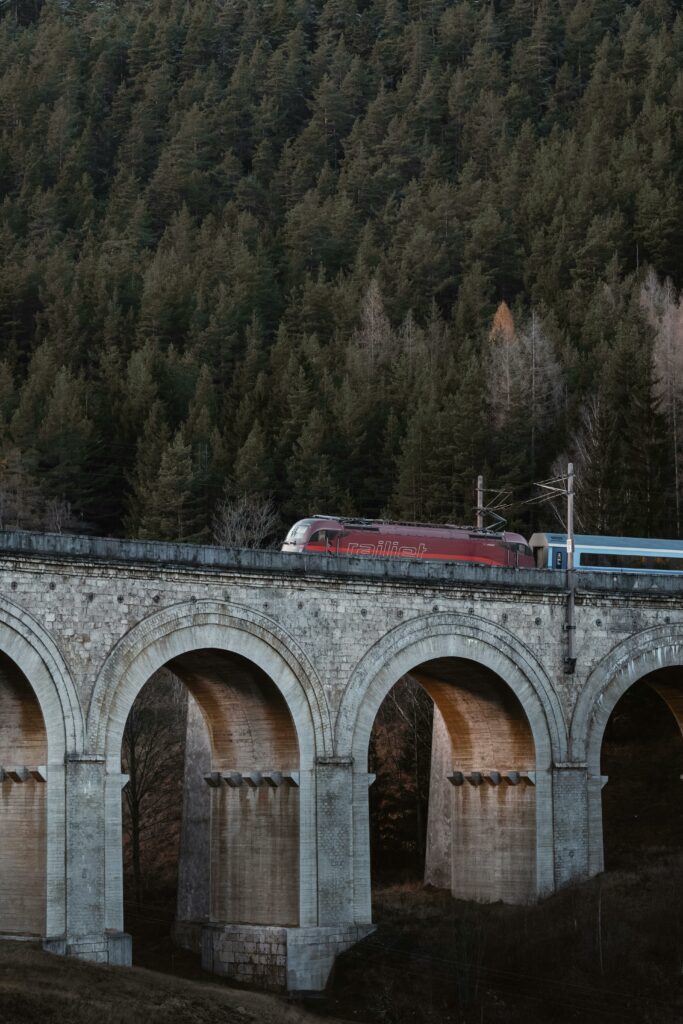 Luxurious Train Rides in the World  (1)